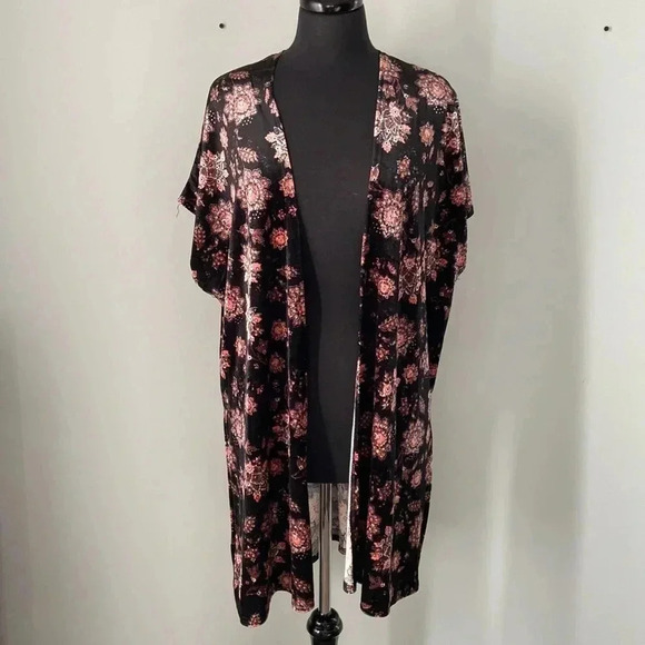 Gilmour 🇨🇦| Velvet Cover  - Up - Picture 1 of 6